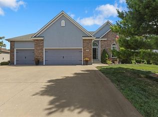 501 Chestnut Cir, Raymore, MO 64083