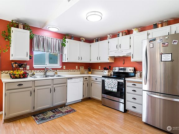 4th image of 440 E Othello Street
