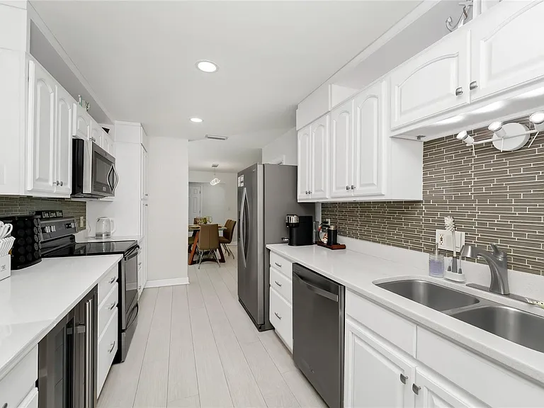 363 Harbor Dr — Photo 12