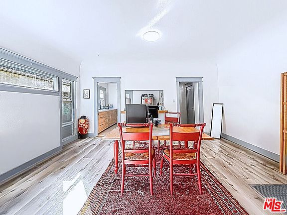 5th image of 3025 Edgehill Dr