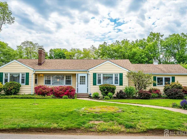 866 Crescent Dr, Rahway, NJ 07065