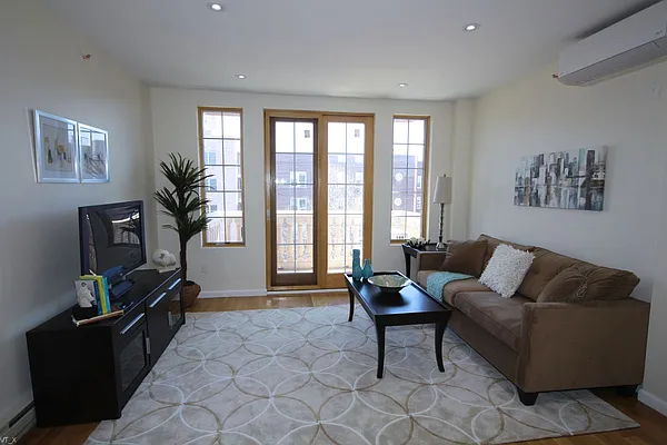 Sold by Wilk Real Estate | media 9