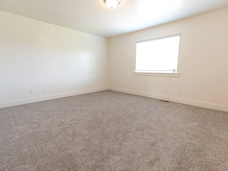 577 S 340 W — Photo 8