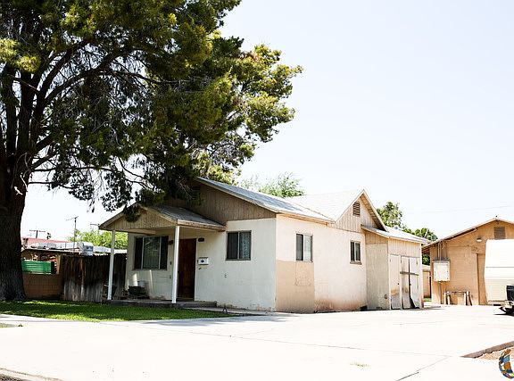 2nd image of 829 Fern Ave