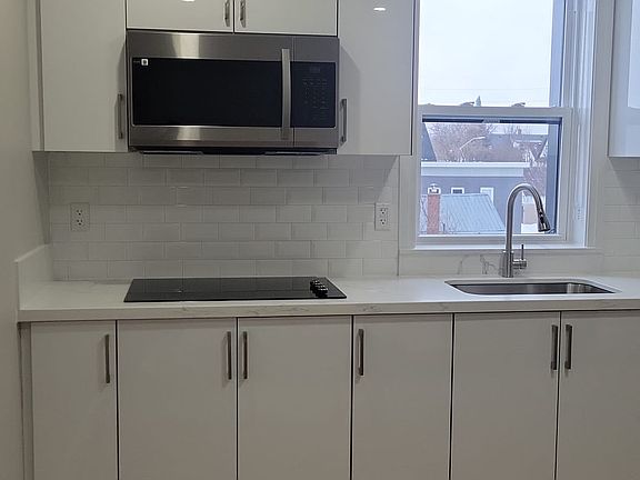 2nd image of 304 Albert St W #303
