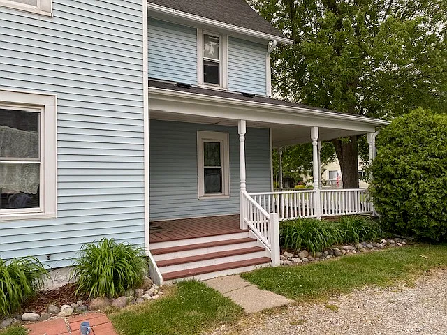 3 bed, 2000 sqft, $2,100 — Photo 2
