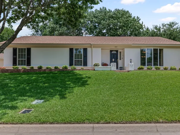 3915 Glenbrook Dr, Arlington, TX 76015