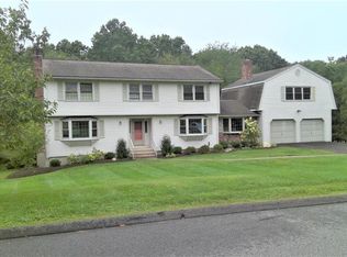 218 Putting Green Rd, Trumbull, CT 06611