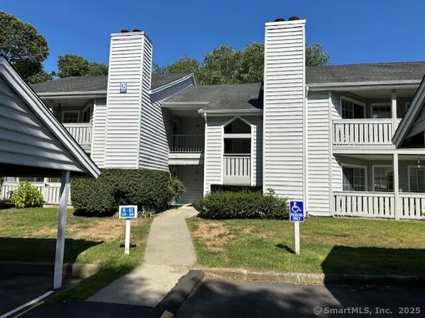 82 Crown Knoll Court APT 156, Groton, CT 06340