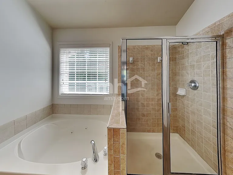 240 Shenandoah Trce — Photo 12
