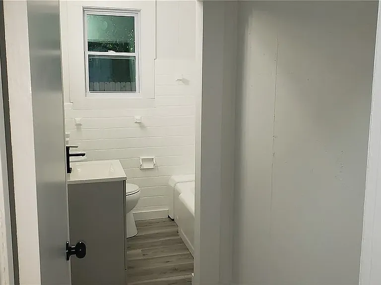 1690 Townsend St — Photo 14