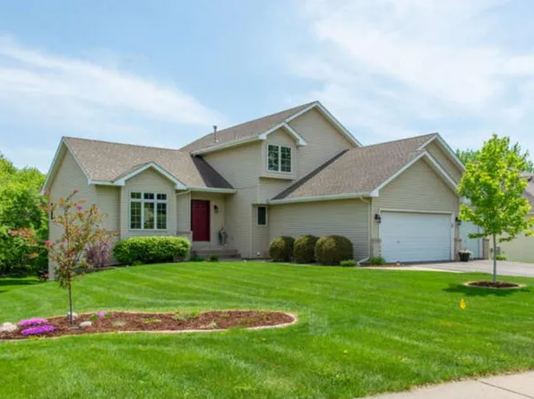 1102 Ridge Bluff Dr, Chaska, MN 55318