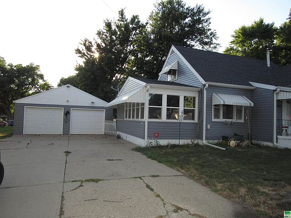 2nd image of 2201 S Helen St