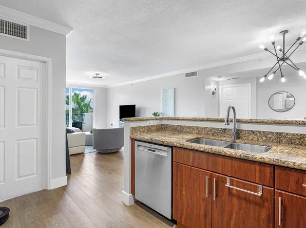 2421 NE 65th Street #509, Fort Lauderdale, FL 33308