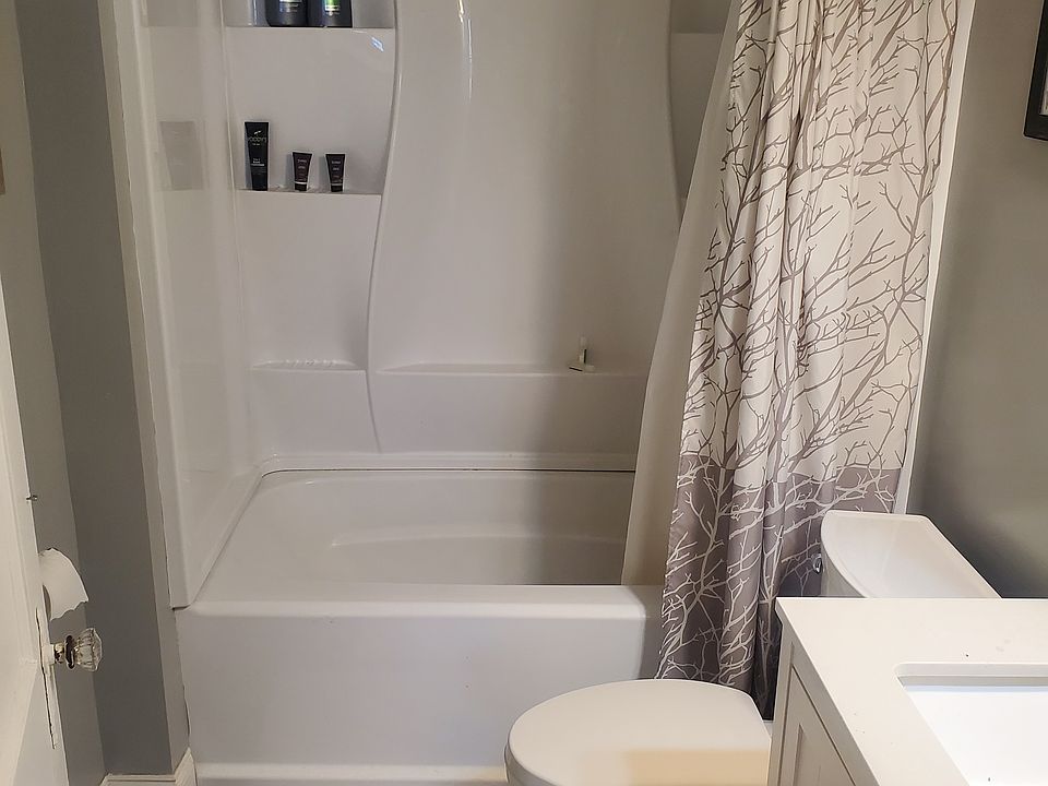 1st image of 23 Evans St Floor 2