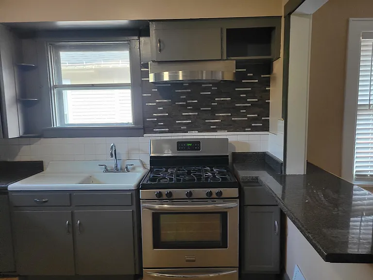 135 S Elmwood Ave — Photo 11