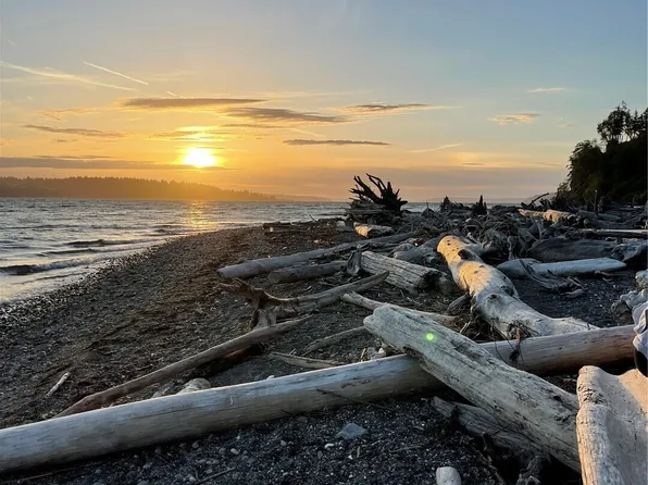 113 B Whidbey Island Drive, Hat Island, WA 98206