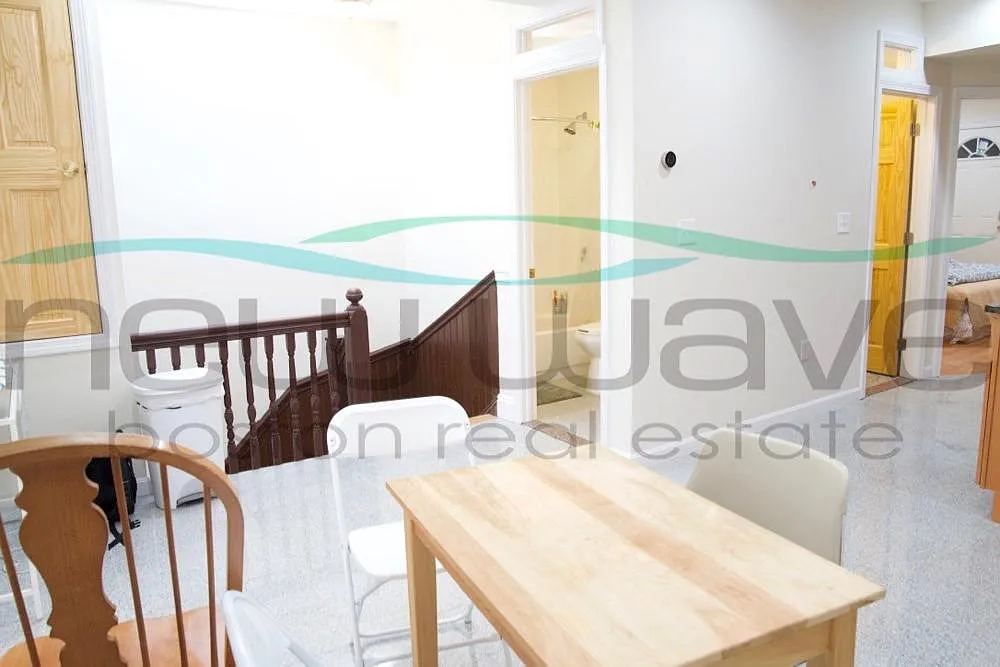 3 bed, 1000 sqft, $4,900 — Photo 4