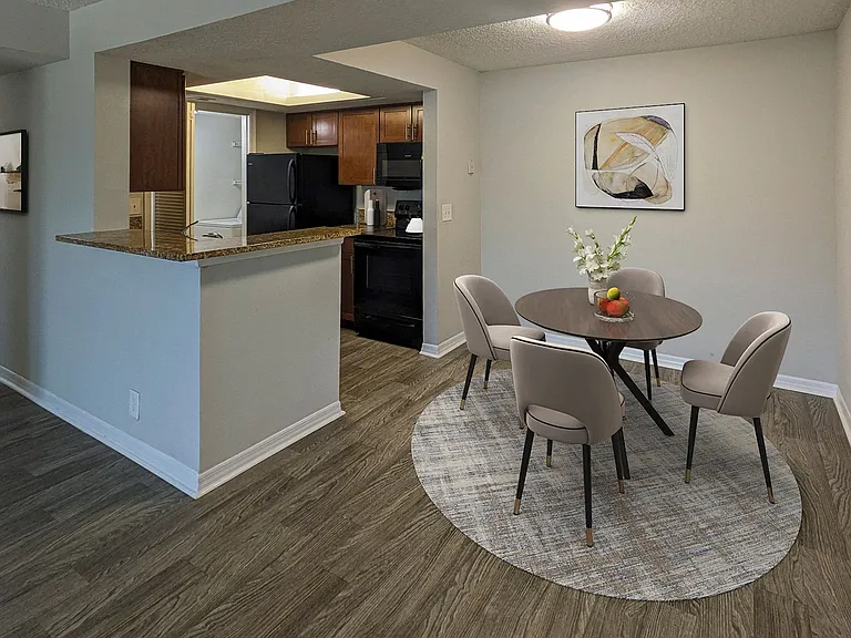 Vue at 1400 — Photo 33