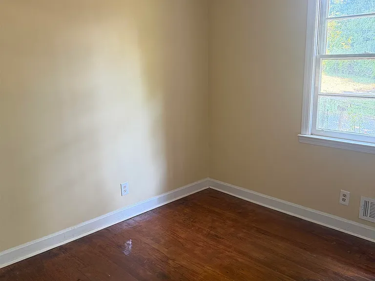 1111 Standish St — Photo 16