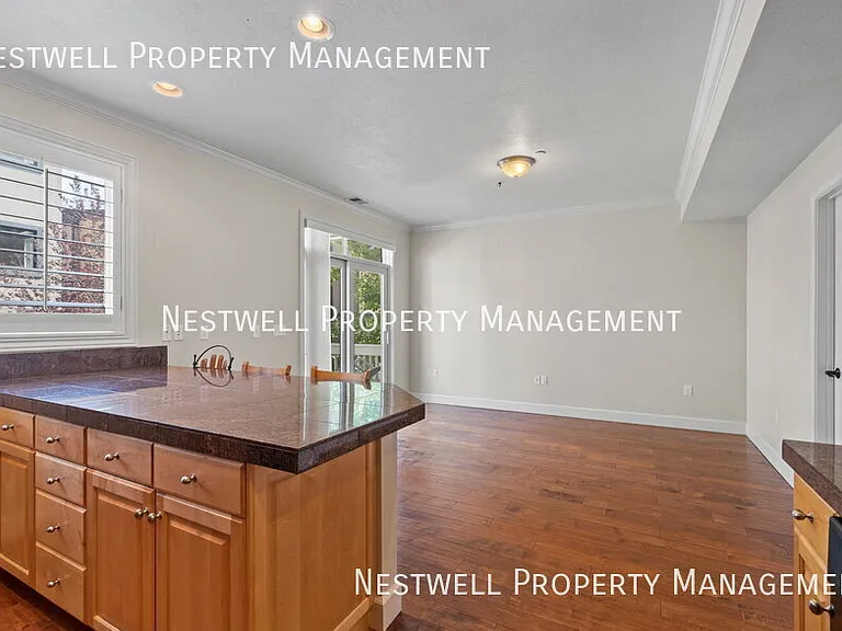 114 W Village Ln — Photo 7