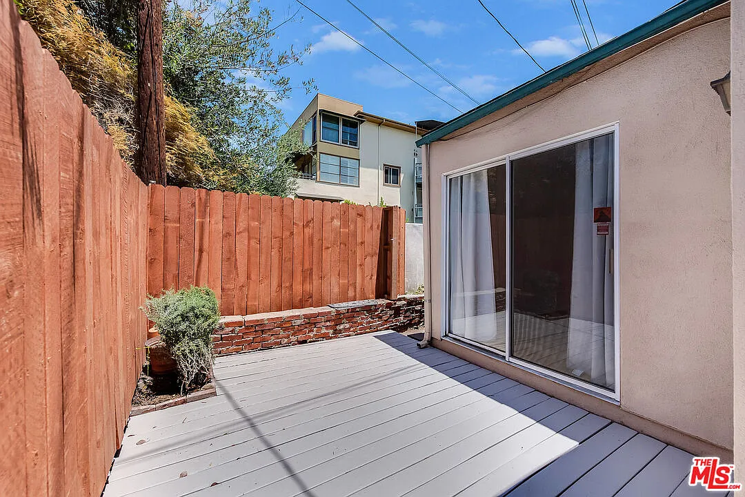 2 bed, 2.0 bath, 900 sqft, $3,600 — Photo 4