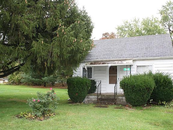 2nd image of 41665 Elmwood St
