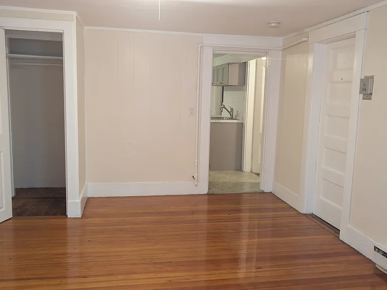 6 Clinton St #B — Photo 3