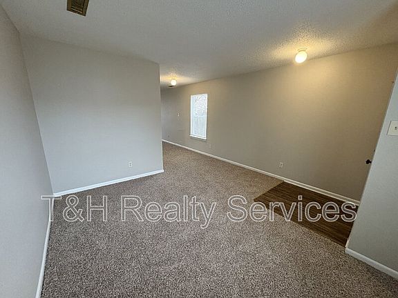 4th image of 4428 Courtfield Dr