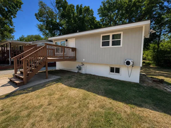 606 N Willow St, Coffeyville, KS 67337