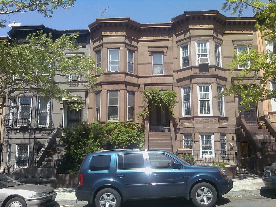 2 Fam Brownstone