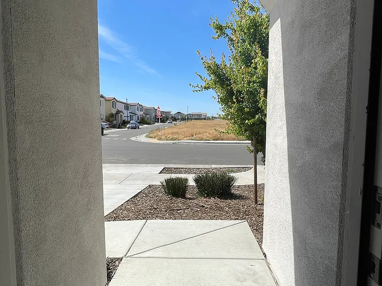 5032 Grasscreek Dr — Photo 4