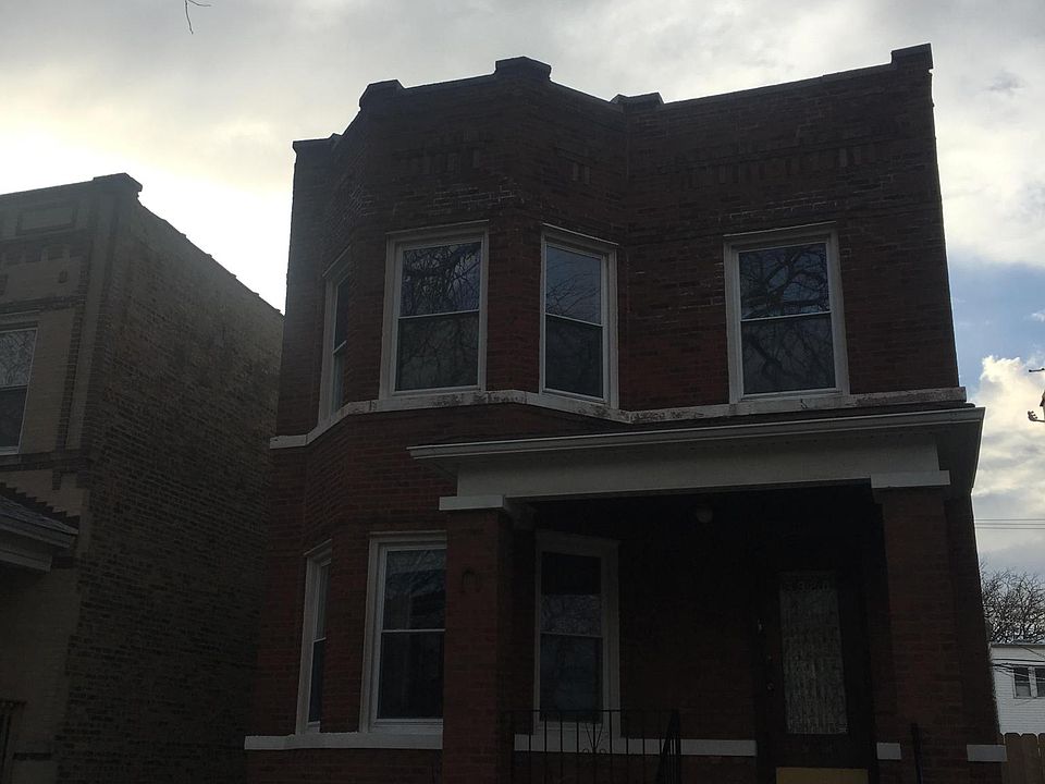 1st image of 3920 N Sawyer Ave #2