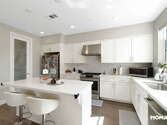 4th image of 860 E Duane Ave Unit 3