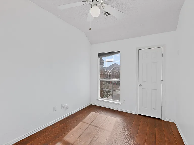 636 N Allen Rd — Photo 39