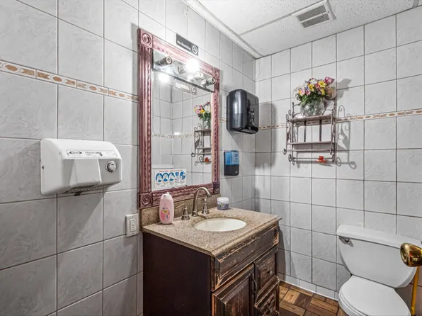 83-18 Parsons Boulevard image 13 of 18