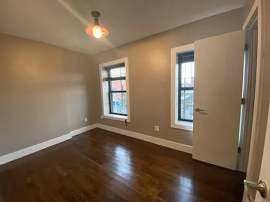 Rented by Premier Metro Realty Corp | media 6