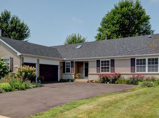 107 S Hankes Rd, Aurora, IL 60506