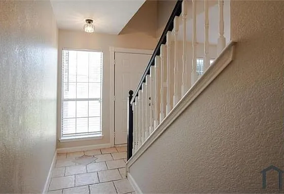 5 bed, 2294 sqft, $3,250 — Photo 3