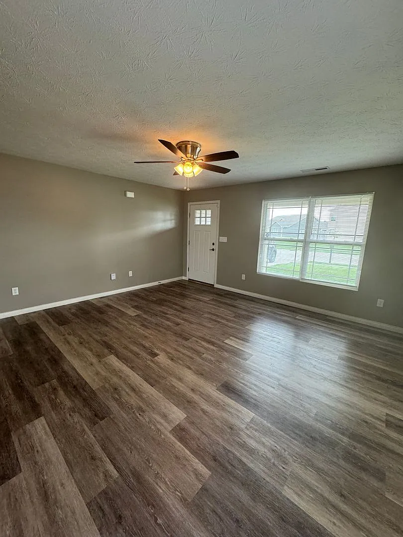 Spacious 3 Bedroom home! — Photo 2