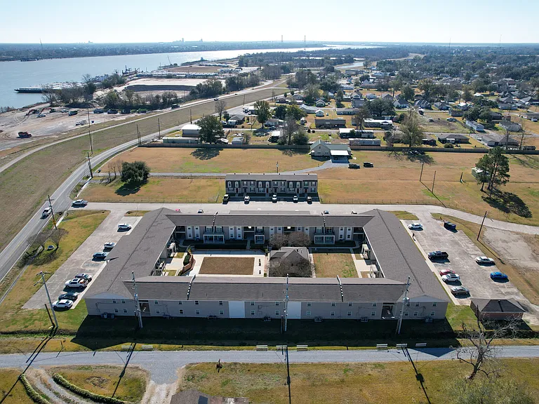 River Park Apartments — Photo 15