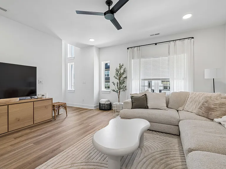 700 N Dupont Ave #310A — Photo 13