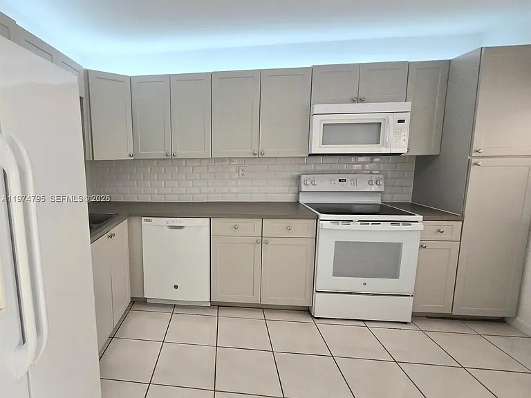 15081 SW 127th Ct — Photo 6