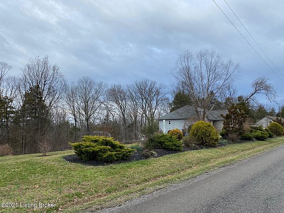 2nd image of 535 Hickory Woods Dr