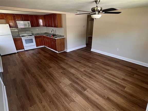 2nd image of 2824 Meadow View Ave