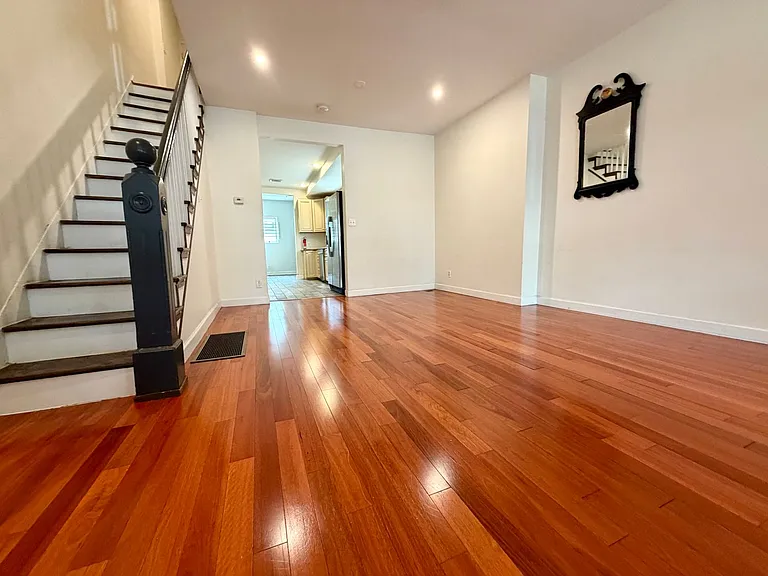 2120 Wharton St — Photo 5