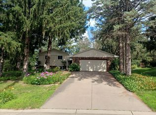 1201 Kenilworth Dr, Woodbury, MN 55125