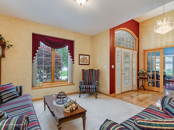 4th image of 3226 Maryann Ln