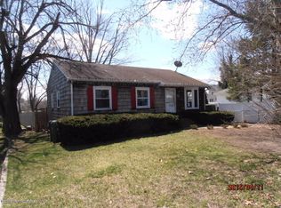 48 Buttonwood Ave, Eatontown, NJ 07724