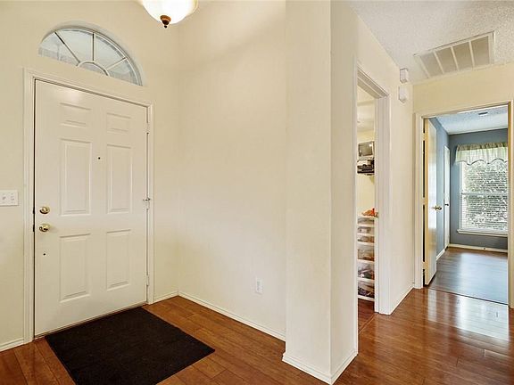 2nd image of 1309 Aspen Ln